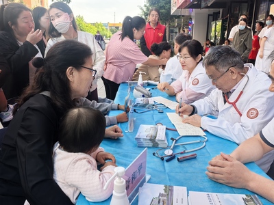 科技為民 健康同行——榆林市科協(xié)全國科普月院士進(jìn)社區(qū)義診活動(dòng)側(cè)記