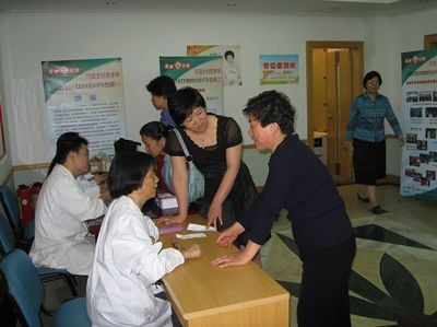 心系女性，關愛家庭 營養健康教育活動順利啟動并開展現場咨詢